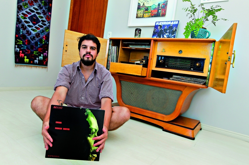 Rodrigo Lemos participa da coletânea com uma regravação de Não Leve Flores | Antônio More/Gazeta do Povo