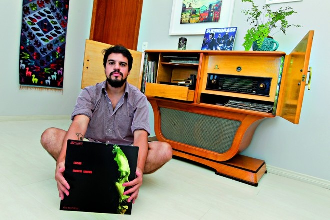 Rodrigo Lemos participa da coletânea com uma regravação de Não Leve Flores | Antônio More/Gazeta do Povo