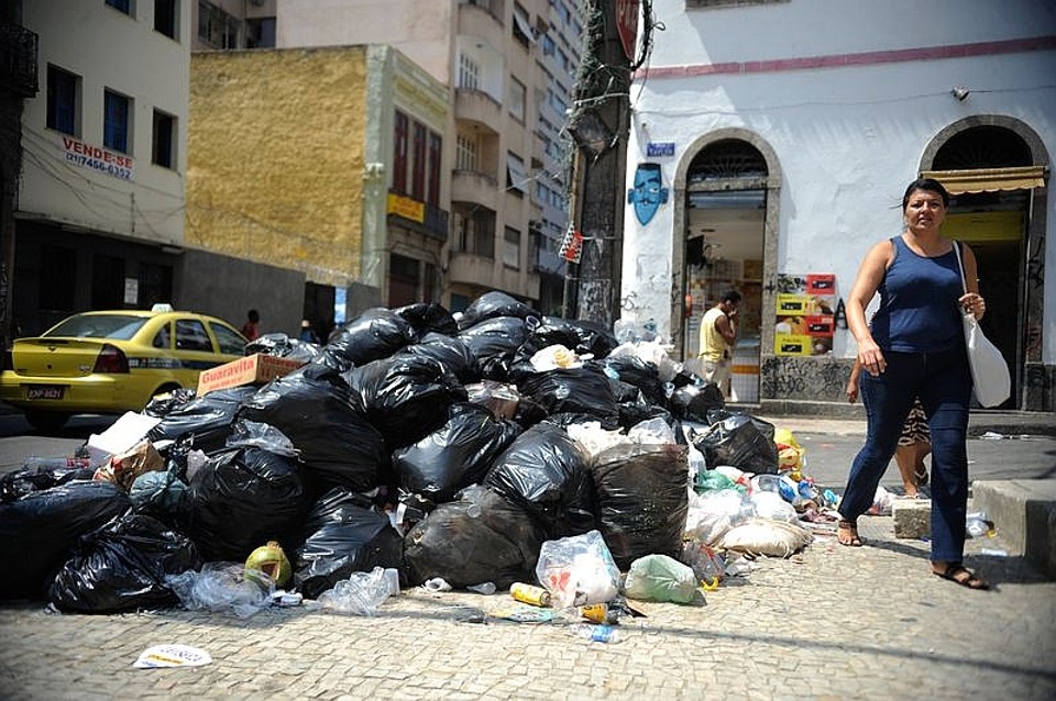Garis estão determinados a prosseguir com a paralisação até que sejam ouvidos por um representante da prefeitura | Tomaz Silva/Agência Brasil