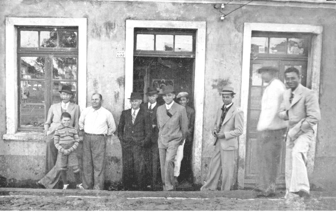 Armazém de secos e molhados dos Lazzarotto, no Capanema |