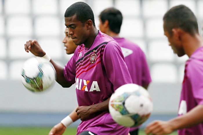 Marcelo volta ao Atlético na partida com o Vélez Sarsfield | Albari Rosa / Gazeta do Povo