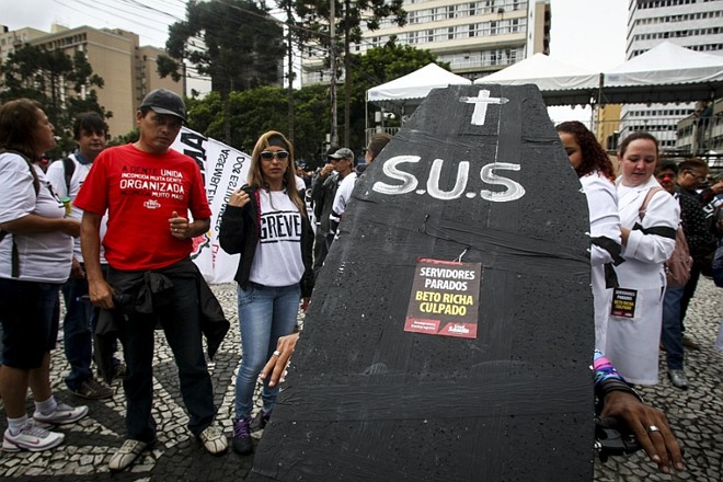 Trabalhadores saíram descontentes de rodada de negociação desta terça-feira e chamaram propostas do governo de