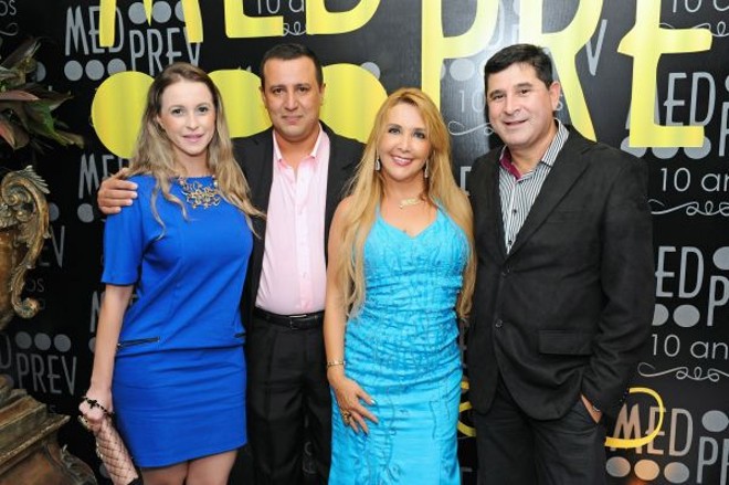 O casal Mirian Ribeiro e Jadir Georgetti (à dir.), diretores do Instituto Med Prev, com a médica Daniele Martins Lopes e seu sócio Paulo Ribas, da Clínica Pele & Cia., no coquetel pelos dez anos da instituto, na última sexta-feira, no Espaço Zaf |