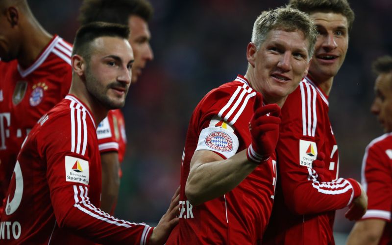 Schweinsteiger, de falta, fez o segundo gol do Bayern de Munique | Reuters