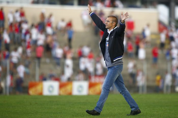Milton Mendes comemora a goleada sobre o Atlético que garantiu o Paraná no topo da tabela | Marcelo Andrade / Gazeta do Povo