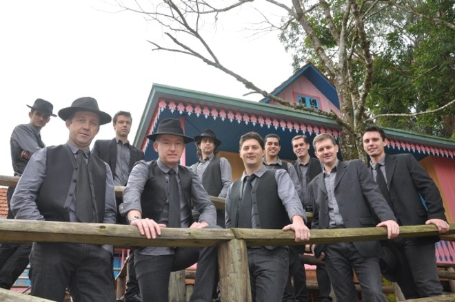 A banda encontrou nas colônias polonesas um público ligado à canção nativista gaúcha, ao sertanejo e aos demais gêneros populares brasileiros. Entendeu que era preciso reunir um pouco de tudo isso. Para surpresa, houve boa recepção às exóticas polcas e marchas polonesas tocadas por músicos há mais de um século.