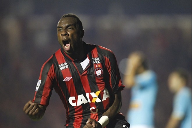 Manoel marcou no tempo normal no emocionante jogo contra o Sporting Cristal | 
