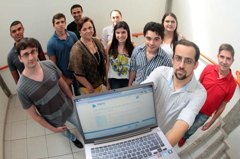 Projeto busca aumentar tranparência: estudantes vão ganhar R$ 700 por mês pelo trabalho | Ivan Amorin/ Gazeta do Povo