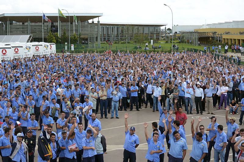 O Sindicato dos Metalúrgicos da Grande Curitiba fechou um novo acordo salarial com a Renault na tarde desta terça-feira com aumento real de 2,5% e pagamento de PLR de R$ 24,8 mil pelos próximos três anos | André Nojima / Sindicato dos Metalúrgicos da Grande Curitiba / Divulgação