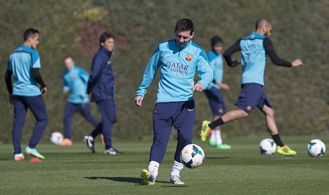 Leo Messi durante o treinamento com que o time do Barça em Sant Joan Despi, Barcelona. | EFE/Alejandro García