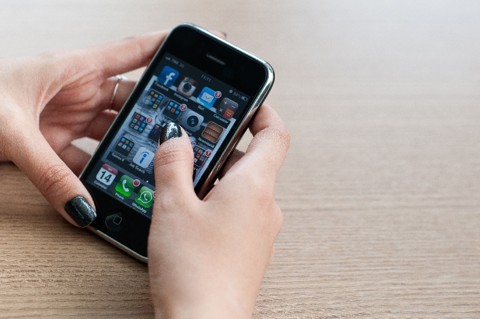 Operadoras disputam uso da internet Mercado estratégico: 106 milhões de celulares contam com serviço de rede no Brasil | Leticia Akemi/ Gazeta do Povo