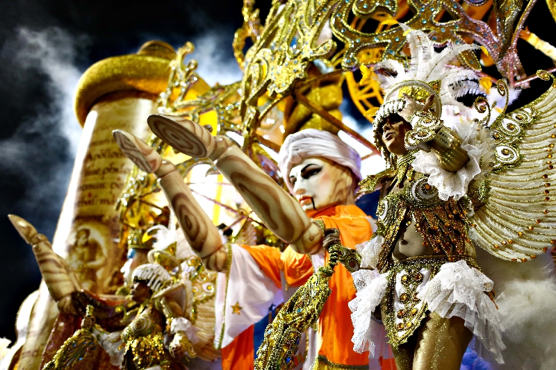 A Mocidade Alegre foi à avenida com o tema Andar com fé eu vou, que a fé não costuma falhar | Avener Prado/Futurapress/Folhapress