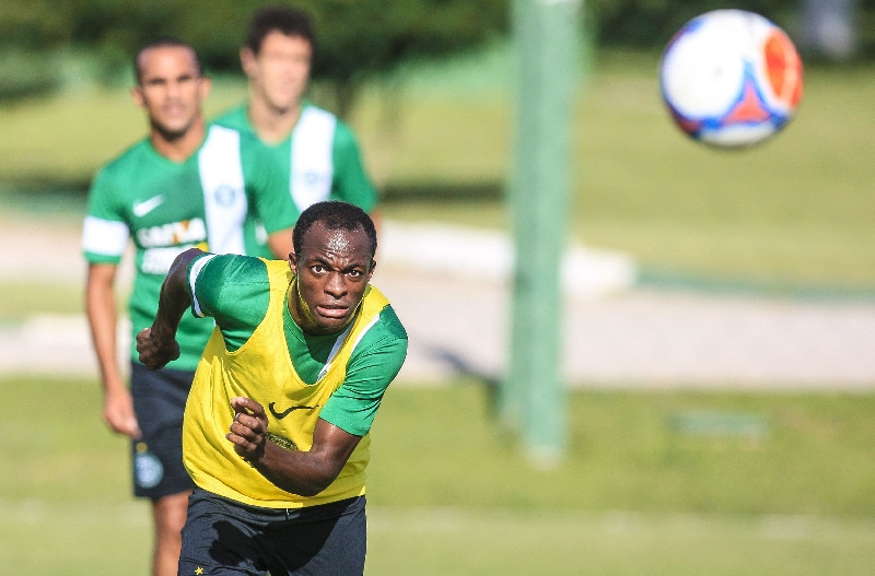Depois de ficar um mês se recuperando de lesão, Geraldo foi relacionado para enfrentar o Maringá | Lineu Filho/ Tribuna