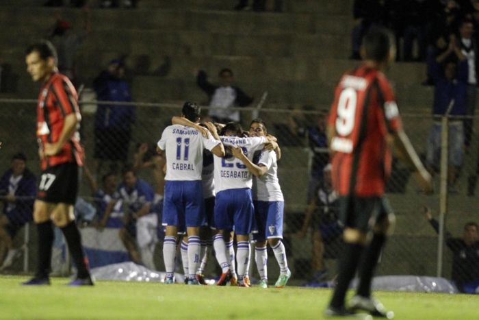 Allione comemora gol do Vélez contra o Atlético | Albari Rosa / Gazeta do Povo