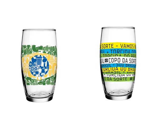 Copos da linha Atelier da Nadir Figueiredo. Produzidos em vidro, têm 14 cm de altura e capacidade para 430 ml. Preço sugerido: R$ 5,90 cada | Divulgação