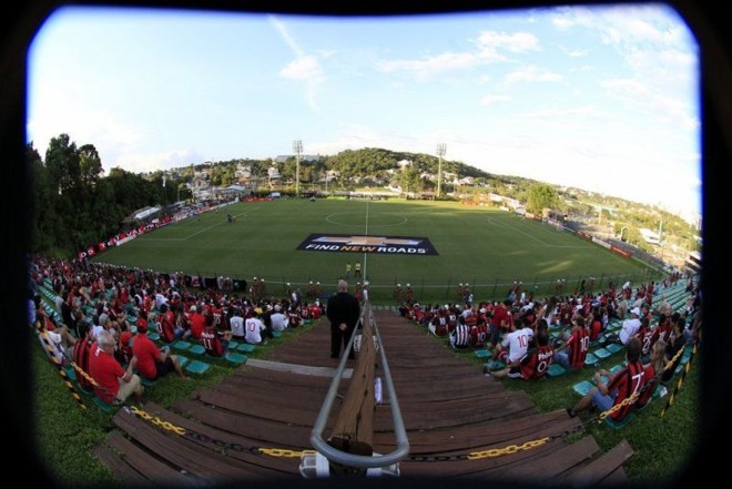 Clássico de torcida única no Ecoestádio. | 