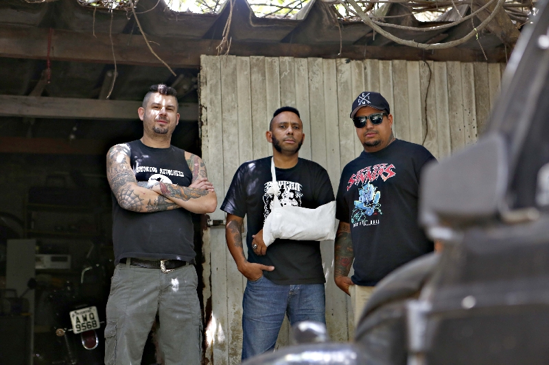 Mutant Cox, Wallace Barreto e Neri Mello: junto com Vlad Urban, os músicos integram uma espécie de núcleo movimentador do psychobilly em Curitiba | Jonathan Campos/Gazeta do Povo