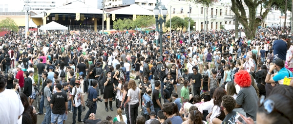 Marcha deste ano atraiu 8 mil pessoas na região central da capital paranaense. A maioria se fantasiou de zumbi | Henry Milleo/Gazeta do Povo