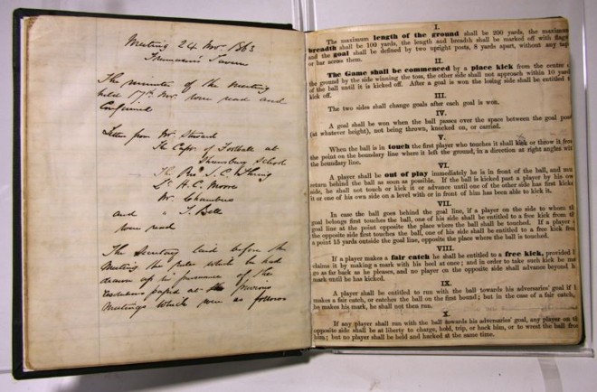 Livro de regras da Football Association, escrito em 1863 | 