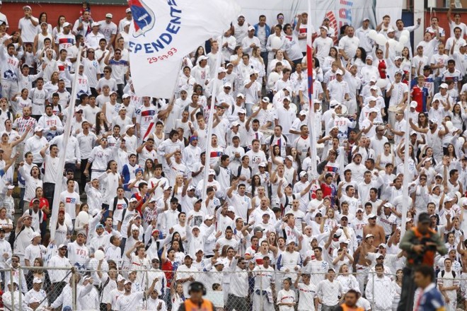 Organizada do Paraná Clube em clássico de torcida única na Vila Capanema | 