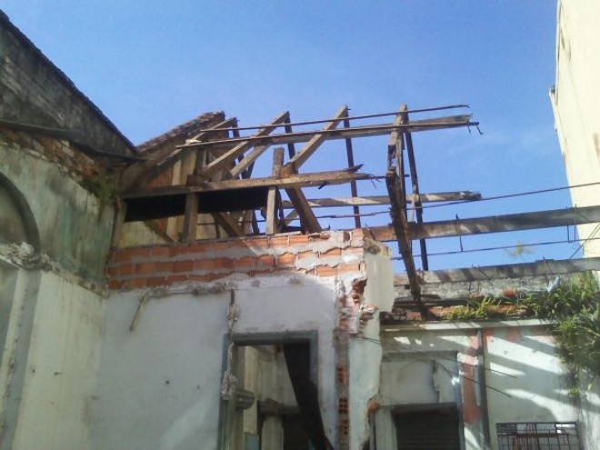 Antes:Após décadas com diferentes usos, e obras incorporadas ao longo do tempo em diferentes estilos, casarão estava praticamente destruído por dentro |