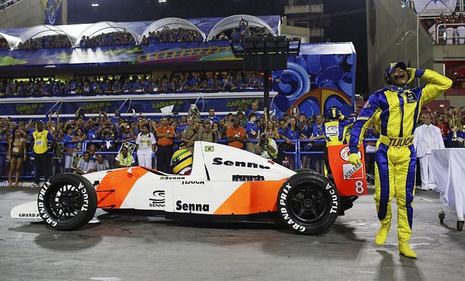 Réplica da McLaren usada por Ayrton Senna no desfile da Unidos da Tijuca |