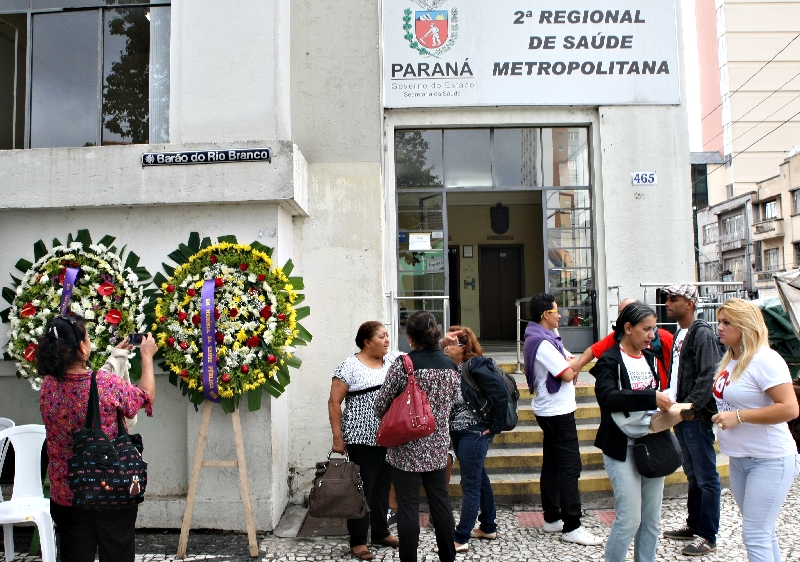 Funcionários celebraram a morte da saúde pública estadual | Aniele Nascimento/ Gazeta do Povo