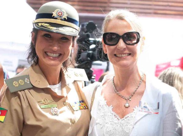 A coronel Nádia Gerhard, coordenadora da Patrulha Maria da Penha no Rio Grande do Sul, com a vice-prefeita Mirian Gonçalves no lançamento do projeto em Curitiba, no Memorial da Cidade | Jader da Rocha