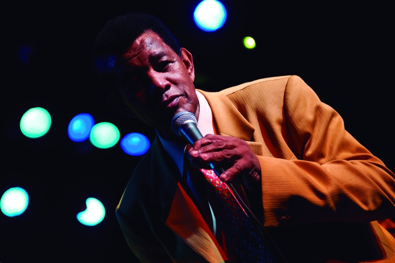 Em seu novo trabalho, o cantor interpreta canções que nunca havia gravado com arranjos de regional | Marcelo Andrade/Gazeta do Povo