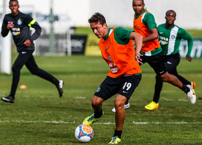 Keirrison faz trabalho especial para ter mais sustentação física e já ganhou 4 kg de massa muscular | Brunno Covello / Gazeta do Povo