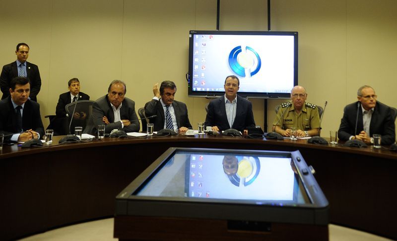 Representantes do governo do Rio de Janeiro e do Ministério da Justiça conversam sobre o envio de tropas federais às UPPs | Tânia Rego/Agência Brasil