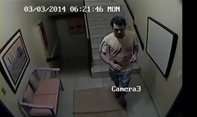 Imagens mostram Jeferson deixando o prédio de Martina na madrugada do crime | Imagem/circuito interno