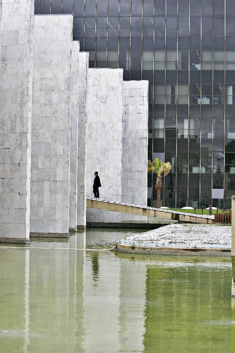 Fachada do TC estadual: dúvida se órgão pode fazer controle prévio das contas públicas | Jonathan Campos/ Gazeta do Povo