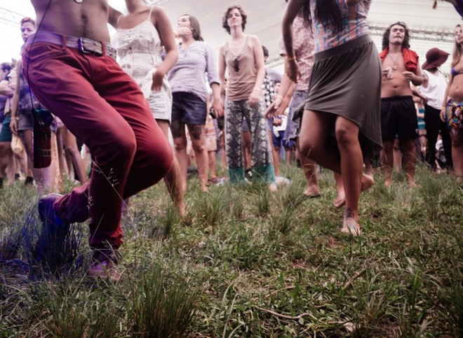 De repente, alguém sai dançando. E mais alguém. E mais alguém. No Psicodália é assim |