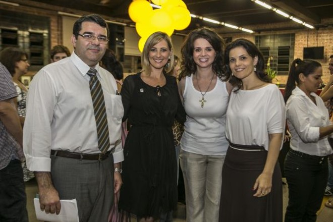 Maurício Figueiredo Lima Neto, administrador da Regional Matriz da Prefeitura de Curitiba, Gisele Rattmann, presidente da Associação dos Lojistas do Cabral Soho (Alcas), Giovanna Conte, consultora de marketing da entidade, e Andrea Sorgenfrei, gerente do Núcleo Estilo de Vida da Gazeta do Povo, no coquetel de lançamento da proposta |