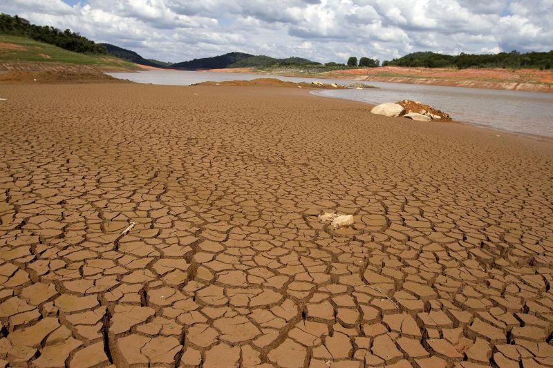 Reservatório de Jaguari, que faz parte do Sistema Cantareira, está com 38% da capacidade, a menor dos últimos anos | Mário Ângelo/Sigmapress/Folhapress