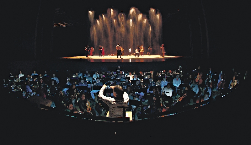 A Sagração da Primavera, de 2012, viajará pelo Brasil este ano e poderá ir a Paris em julho | Daniel Castellano/Gazeta do Povo; Design/ Guilherme Paixão; Tratamento de Imagem/ Edilson de Freitas