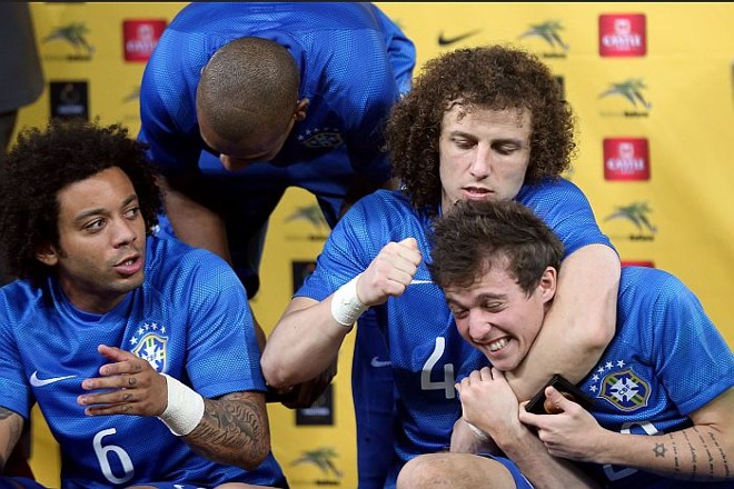 Marcelo, Fernandinho, David Luiz e Bernard comemoram vitória do Brasil sobre a África do Sul | 