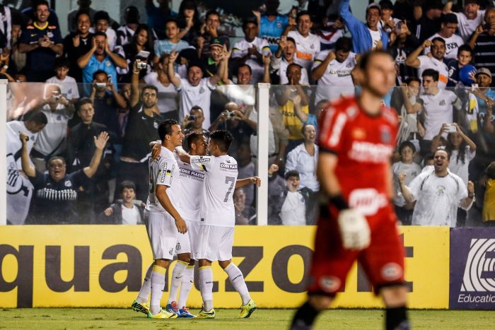 Santos fez 4 a 0 na Ponte Preta na Vila Belmiro | Thiago Bernardes / Folhapress