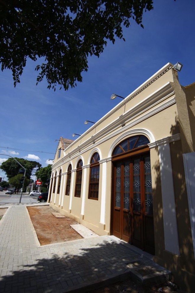 Depois:Reforma resgatou características originais, valorizando a fachada da edificação do começo do século e incorporando elementos modernos como o mezanino |