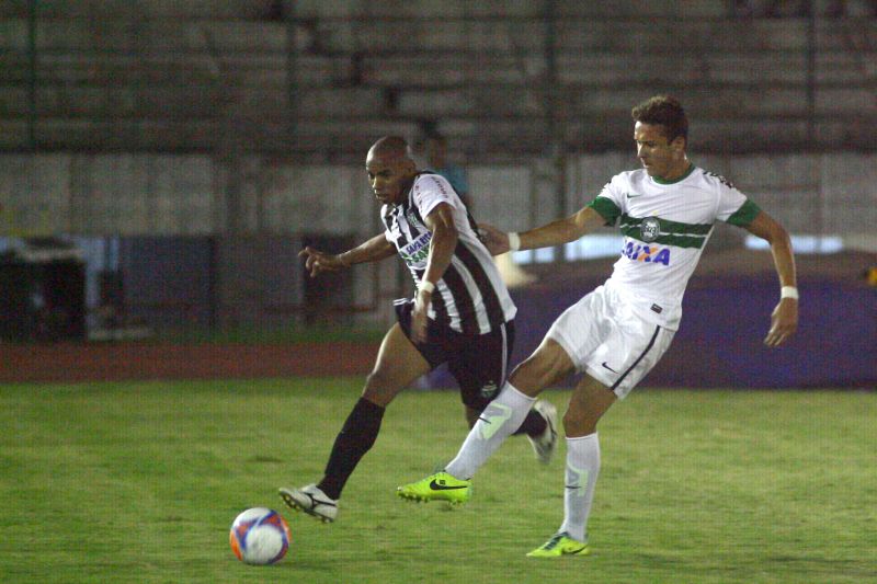 Keirrison foi discreto em Maringá. No Couto Pereira, porém, retrospecto do atacante é bom | Ivan Amorim / Gazeta do Povo