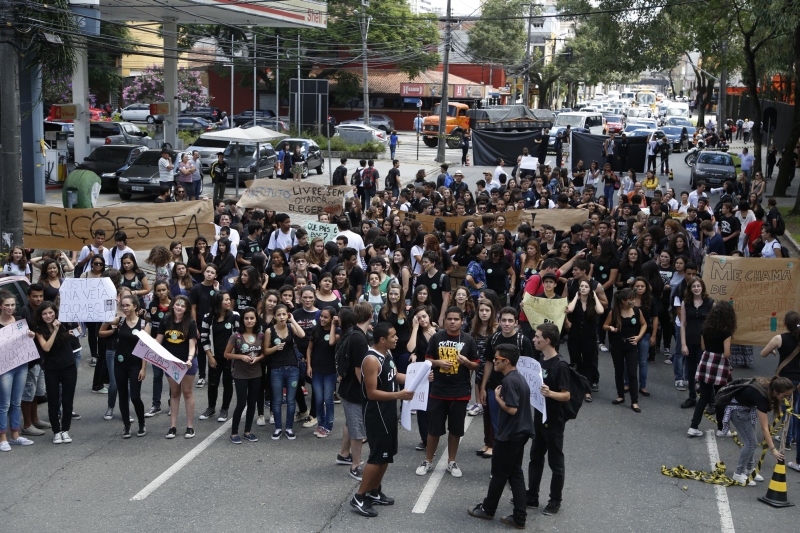 Alunos e professores querem poder escolher novo dirigente | Henry Milleo/ Gazeta do Povo