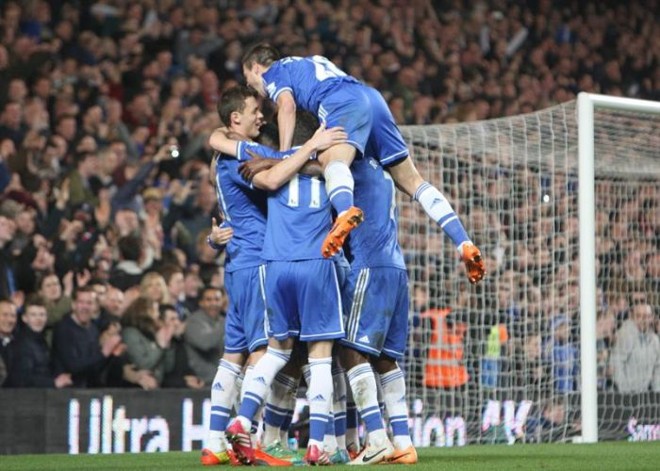 Jogadores do Chelsea comemoram vitória sobre o Tottenham | EFE