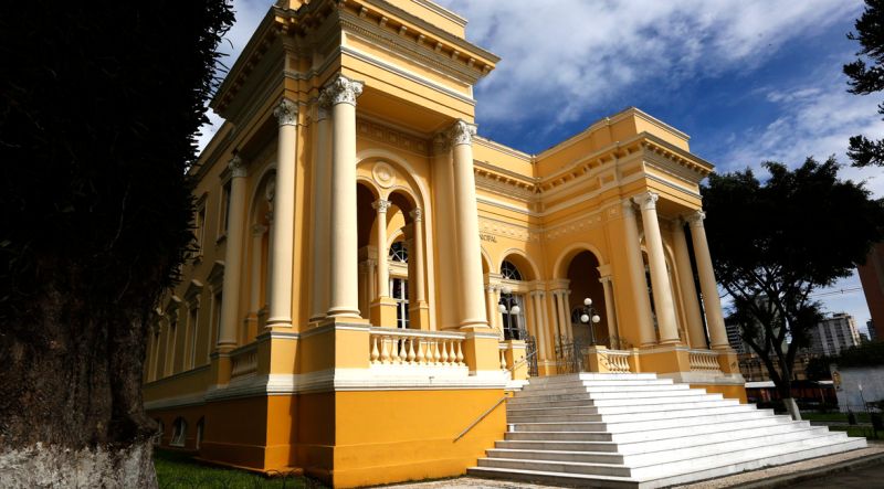 A Câmara de Vereadores de Curitiba quer aumentar em 60% o valor das diárias de vereadores e servidores em viagem. Assunto foi discutido nesta segunda-feira (24) | Anderson Tozato / Câmara Municipal de Curitiba / Divulgação