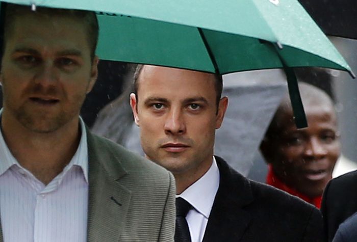 Oscar Pistorius chega ao tribunal para o quinto dia de julgamento do assassinato de Reeva Steenkamp | Siphiwe Sibeko / Reuters