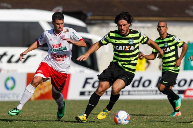 Lance de Rio Branco e Coritiba. |