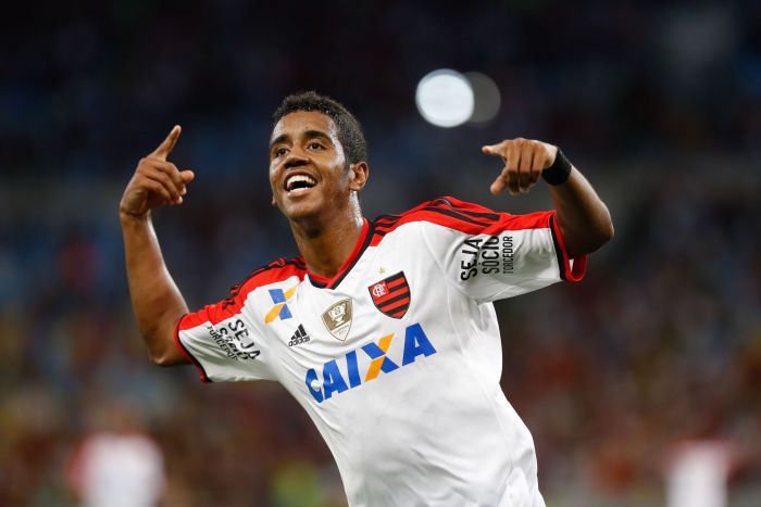 Gabriel comemora o primeiro gol para o Flamengo após receber passe de Márcio Araújo. | Roberto Filho -Fotoarena-Folhapress