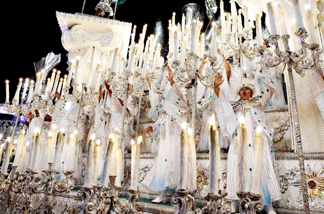 A Portela contou parte da história da região central do Rio |