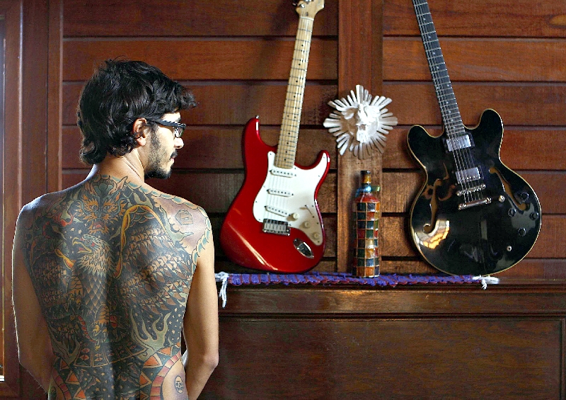 O cantor e compositor mostra canções próprias permeadas por traços de projetos diversos dos quais participa, como os grupos Universo em Verso Livre, Real Coletivo Dub e Serenô | Jonathan Campos/Gazeta do Povo