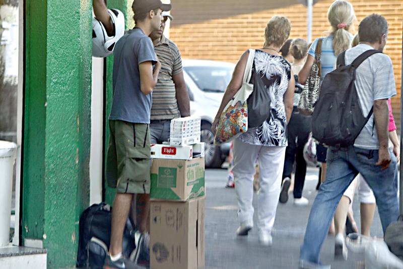 Ambulante vende cigarro paraguaio no Centro de Curitiba | Albari Rosa/ Gazeta do Povo